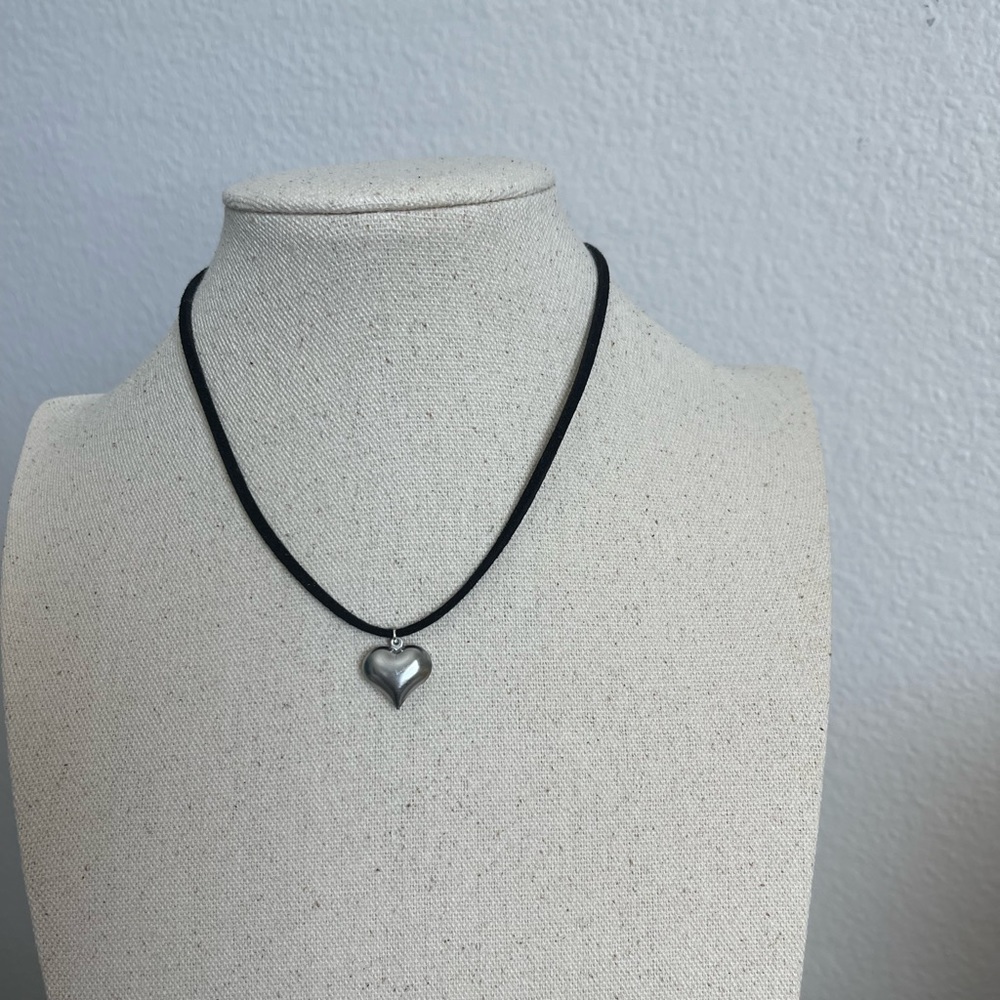 Puffed heart charm W/black suede choker necklace